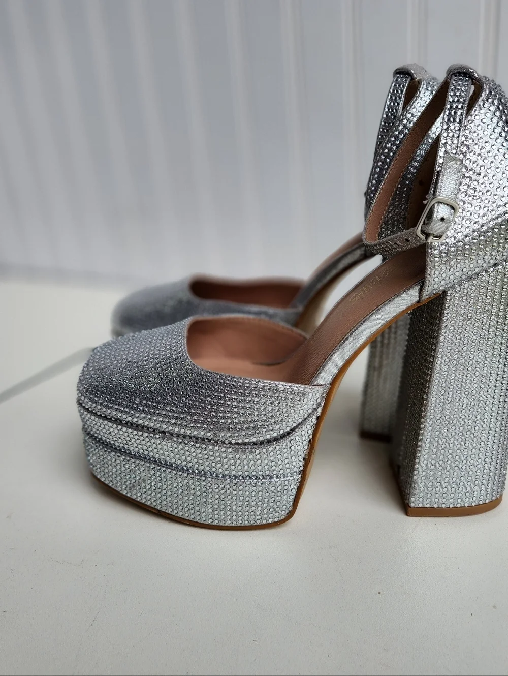 Dream Pairs  high heel sparkle Silver women’s size 8 silver high heels